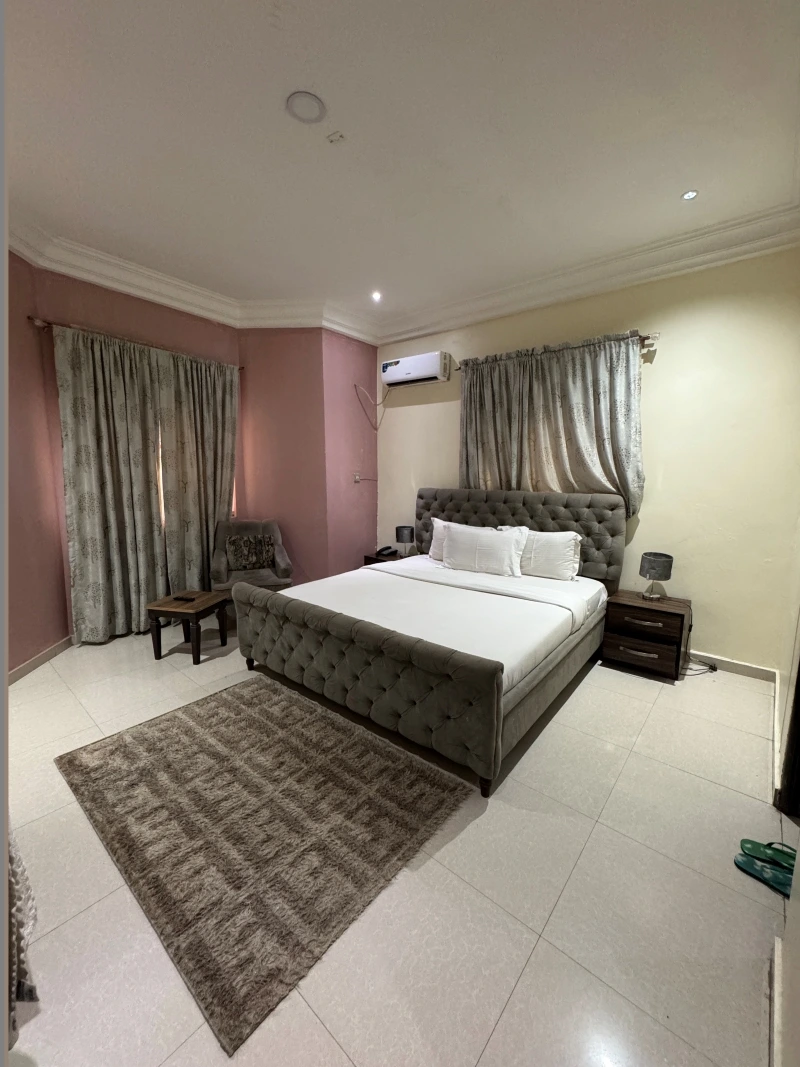 Executive Deluxe View 1